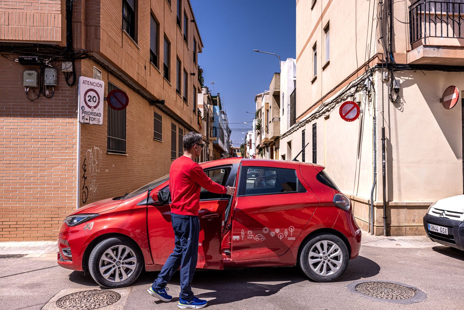 Las ventas de coches eléctricos en España superan las 10.000 unidades por primera vez | Empresas