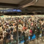 Caos en Barajas ante el colapso del control de pasaportes de la T4 por un fallo informático y a la espera de refuerzos policiales | España