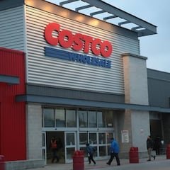 Va a comprar a Costco, se le cae una vitrina en la cabeza y exige 14 millones de indemnización a la empresa