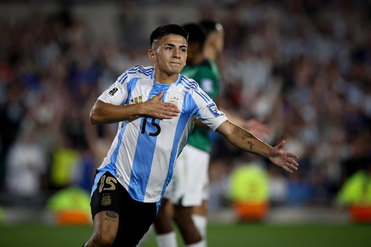 Thiago Almada firma su fichaje con el Atlético de Madrid