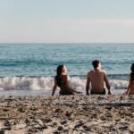 El pueblo del país vecino que está haciendo una petición a los turistas en sus playas: “Se trata de un comportamiento indecente”