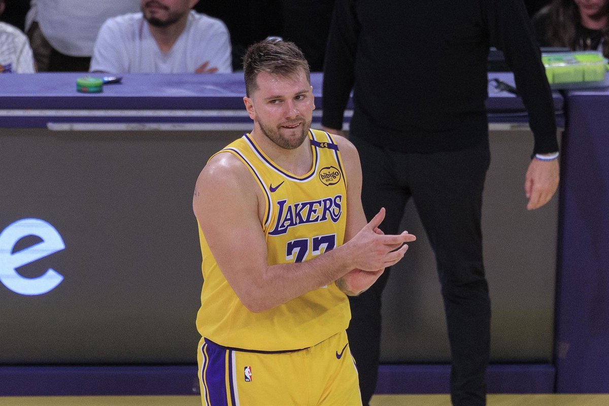 Doncic se compromete y renueva con los Lakers